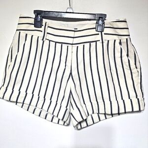 EXPRESS Striped Black and White Women's Shorts. Size 4